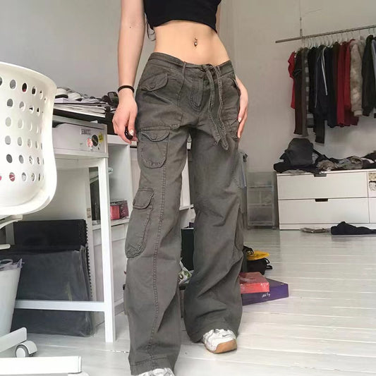 Women’s cargo pants with practical side pockets and trendy cut Chic und Stil