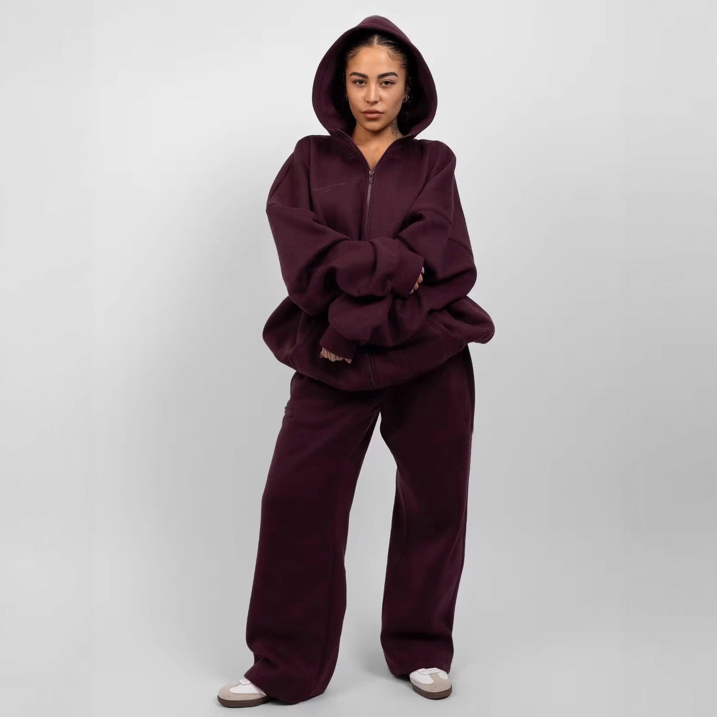 Femmes pull à capuche oversized à la mode avec pantalon de jogging assorti Chic und Stil