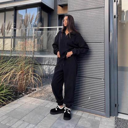 Fleece sweatshirt and jogger pants set for women with high collar and zip Chic und Stil