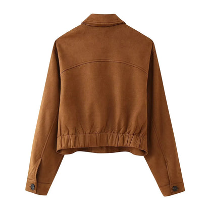 Trendy suede jacket for women with practical pockets and elegant details Chic and Style