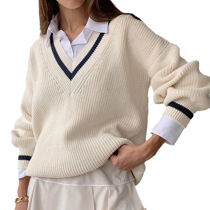 Pull femme à col en V avec des rayures contrastées Chic und Stil