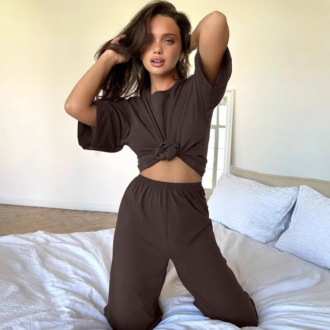 Urban lounge set for women with knotted top and wide pants Chic und Stil