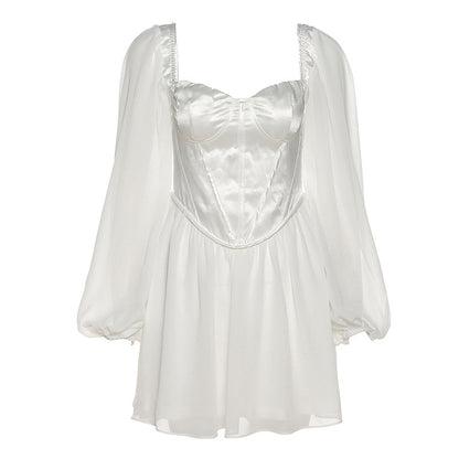 Robe mini ludique pour femmes avec un haut bustier élégant et des manches volumineuses Chic und Stil