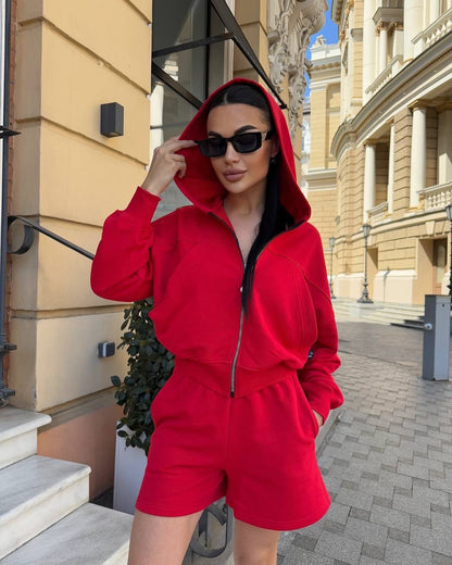 Ensemble de veste à capuche tendance pour femmes et shorts Chic und Stil
