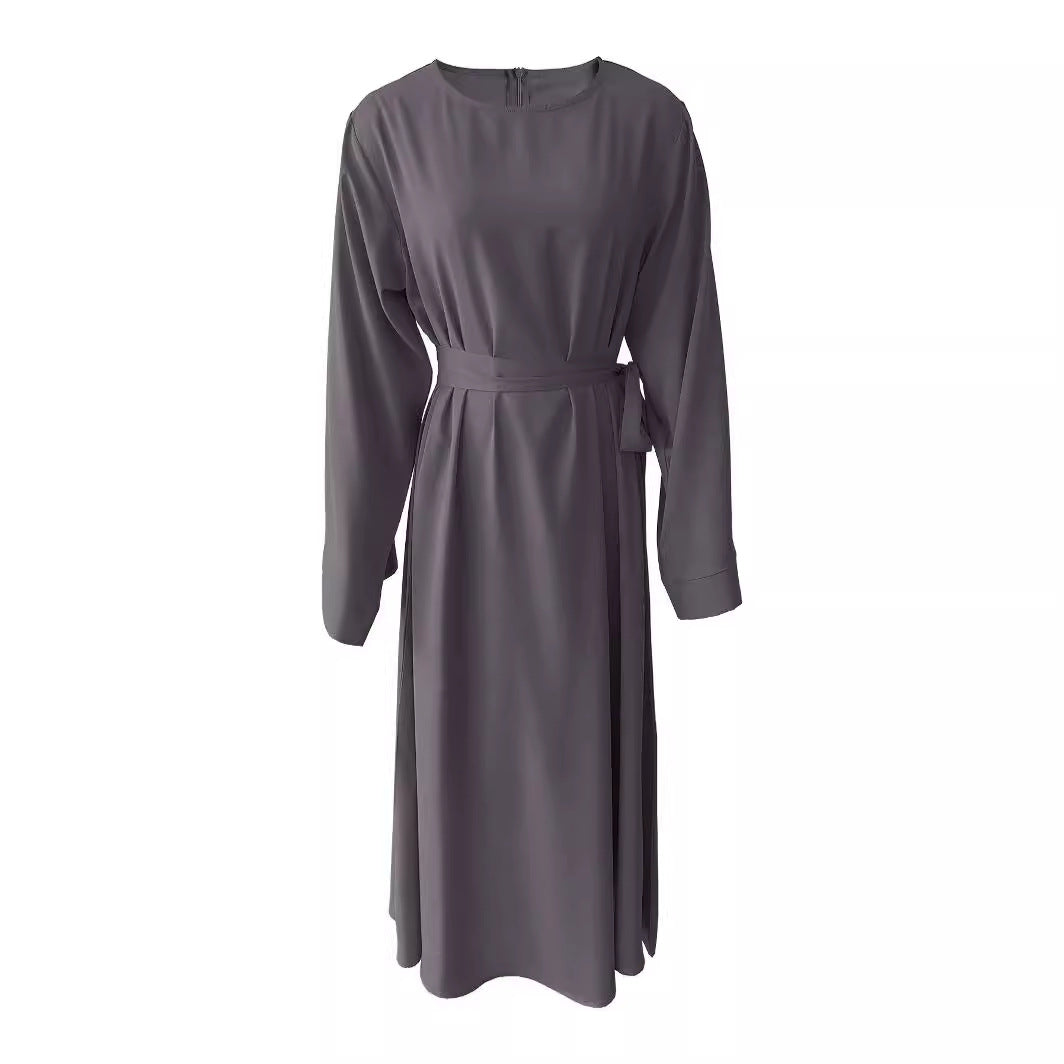 Robe midi pour femmes avec une ceinture de taille élégante et des manches longues Chic und Stil