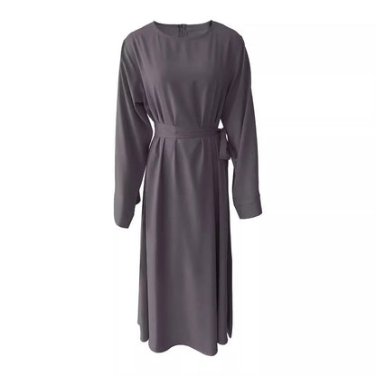 Robe midi pour femmes avec une ceinture de taille élégante et des manches longues Chic und Stil