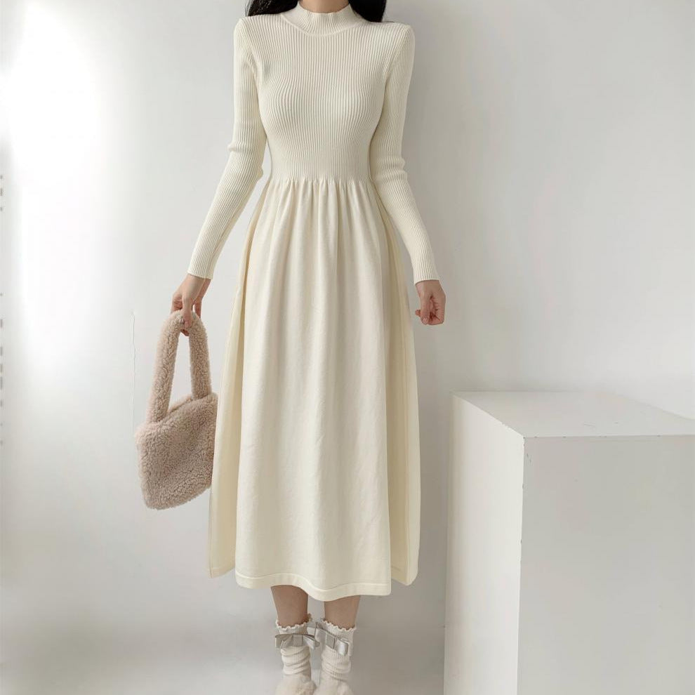 Robe tricotée élégante pour femmes avec col haut et jupe fluide Chic und Stil