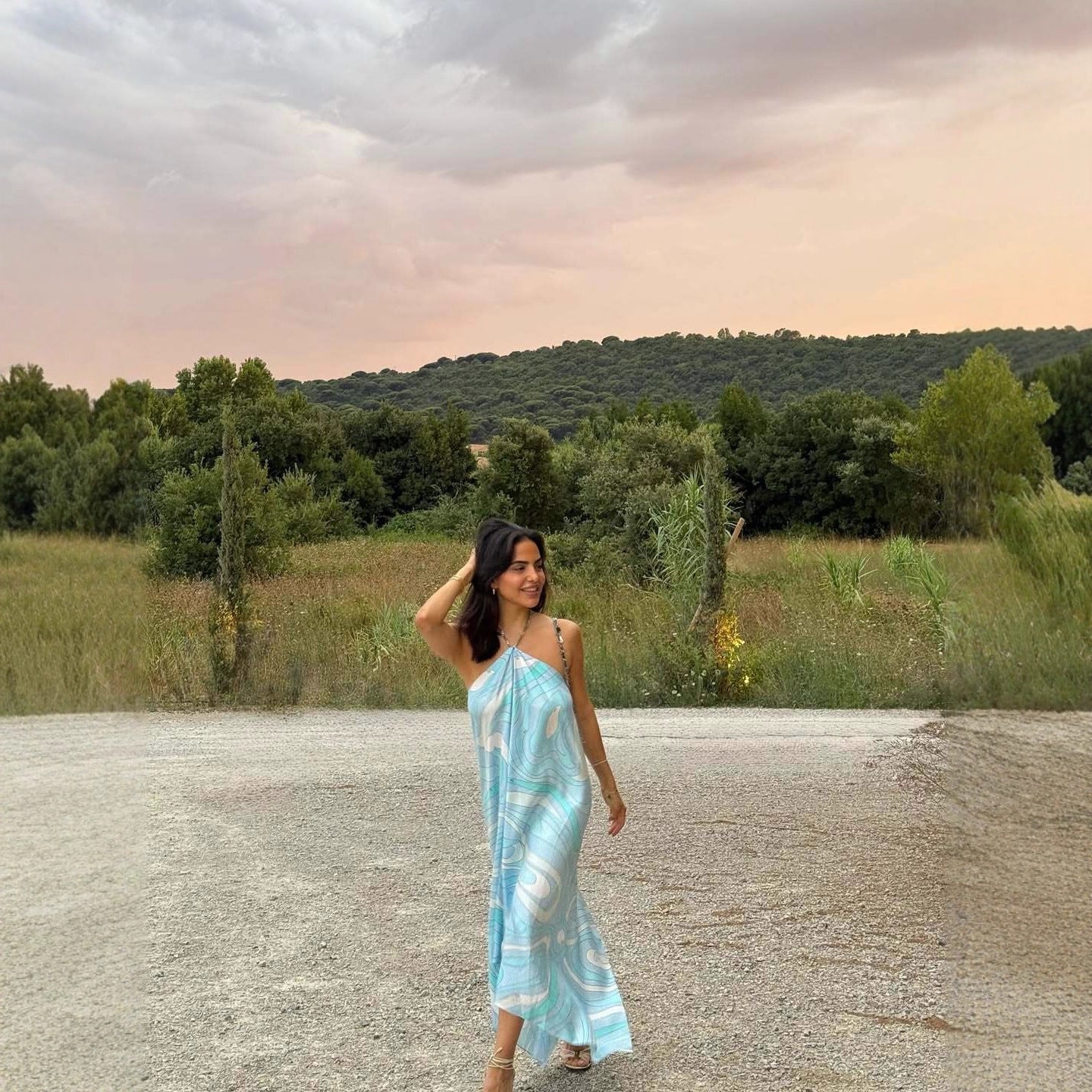 Robe maxi pour femmes avec une coupe asymétrique élégante et des motifs floraux Chic und Stil