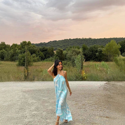 Robe maxi pour femmes avec une coupe asymétrique élégante et des motifs floraux Chic und Stil