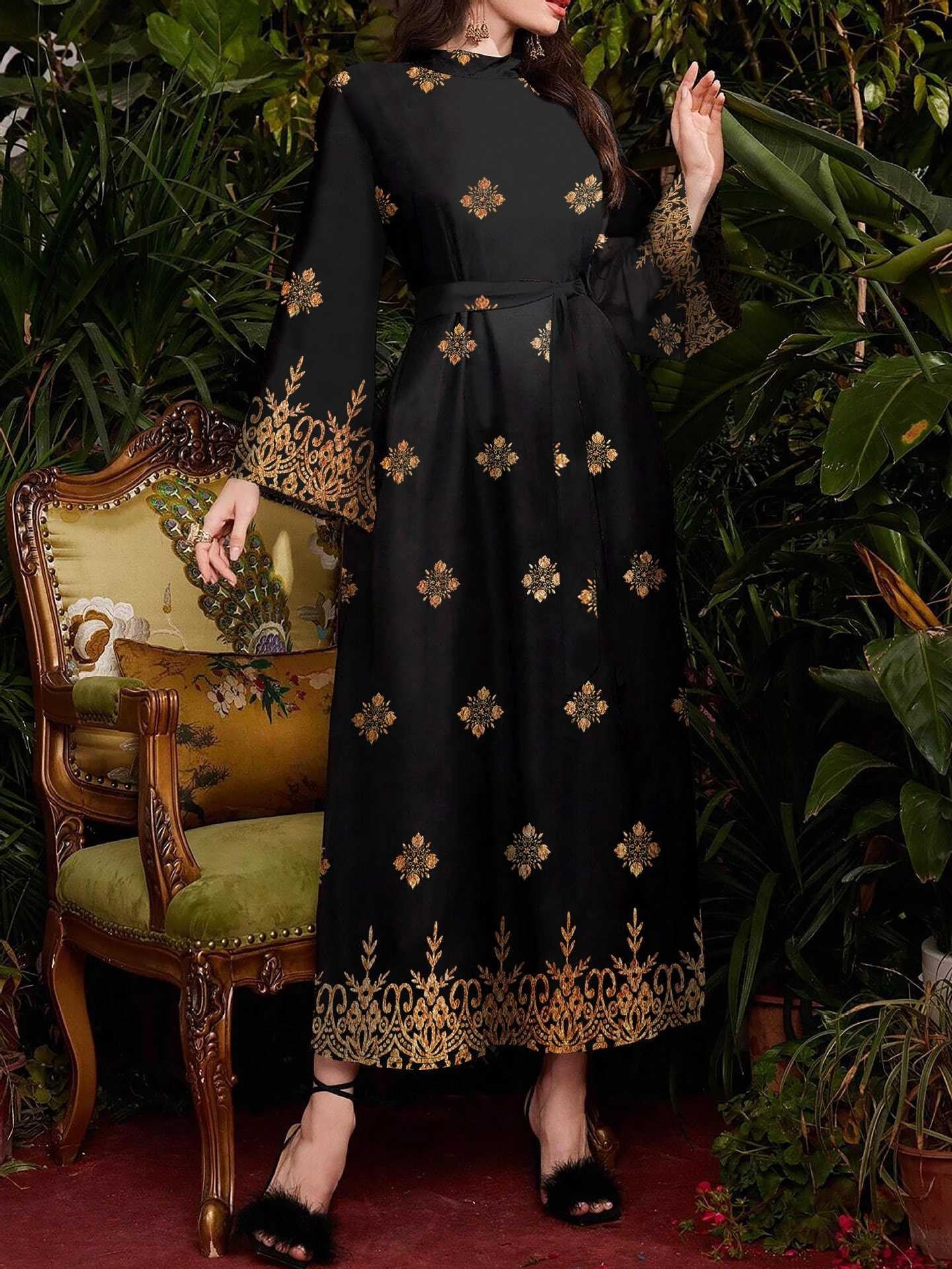 Robe de soirée festive pour femmes avec un élégant motif doré et floral Chic und Stil