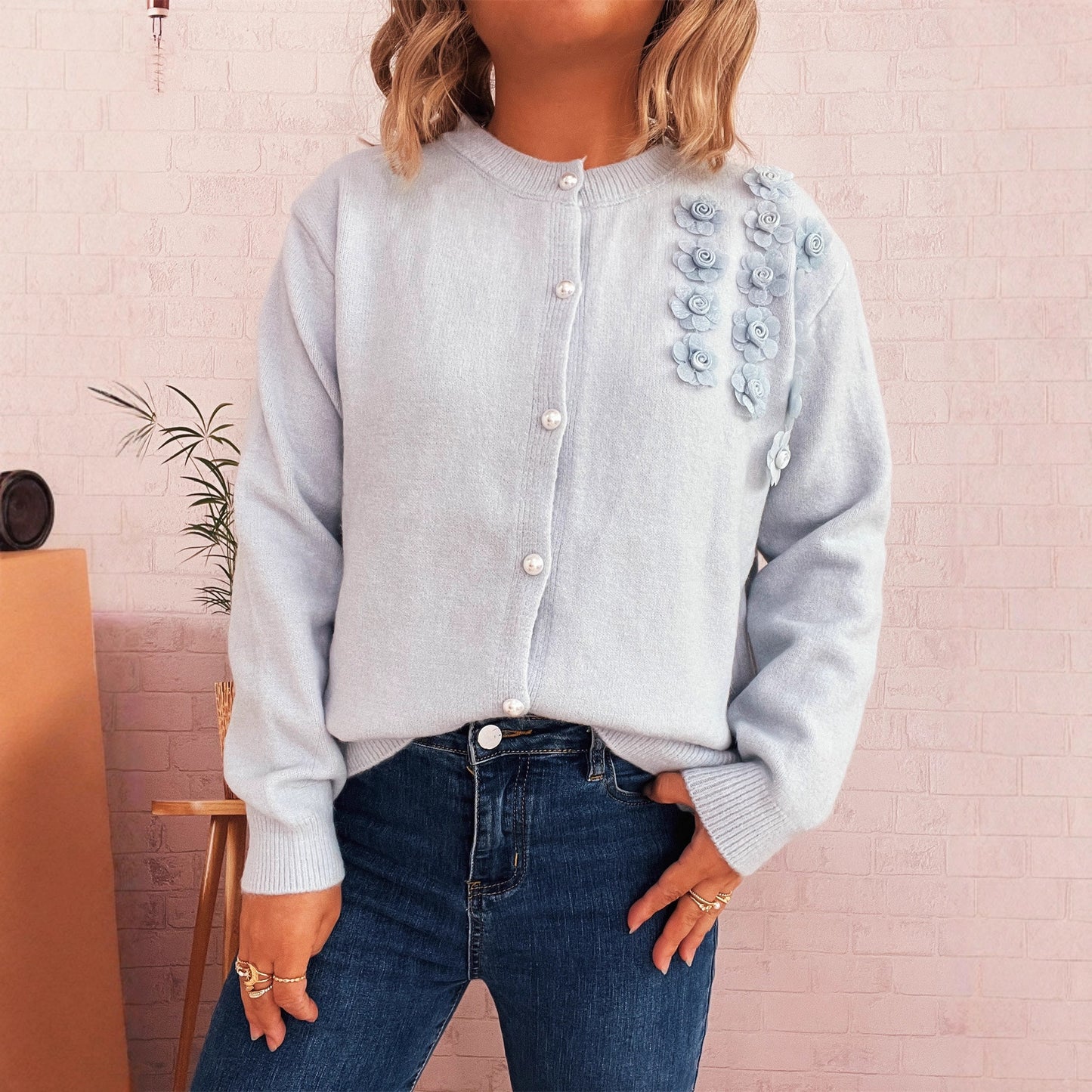 Dames cardigan avec design floral et boutons en perles élégants Chic und Stil