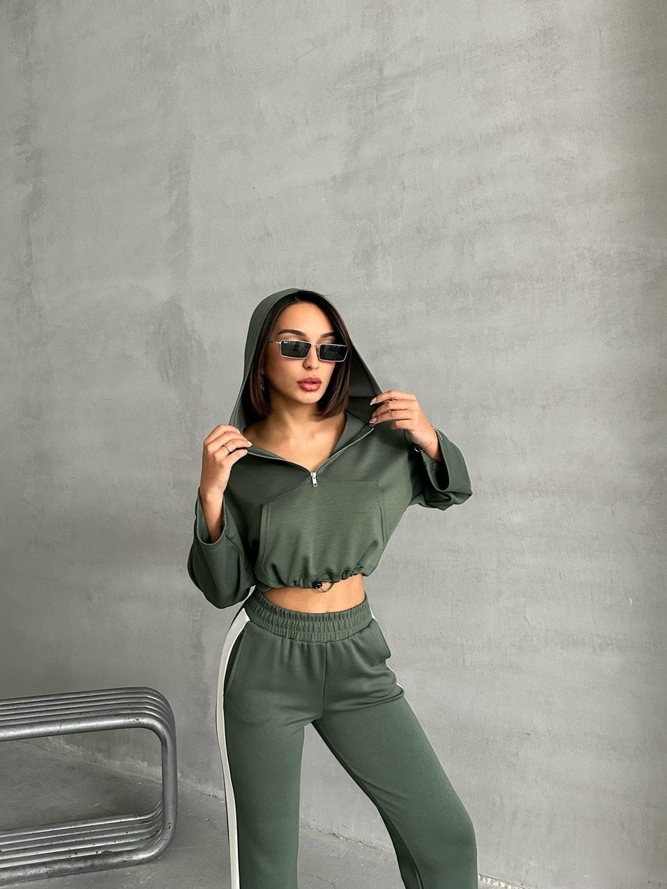 Ladies sweat crop-top with hood and wide pants Chic and Style