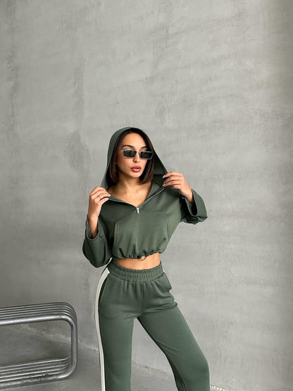 Ladies sweat crop-top with hood and wide pants Chic and Style