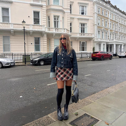 Wide denim pants for women with trendy cuffs Chic und Stil