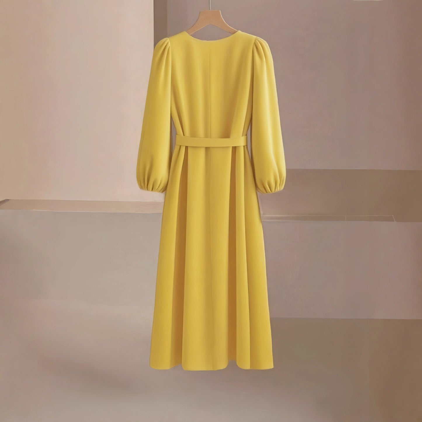 Robe maxi femme avec décolleté en V et élégantes manches bouffantes Chic und Stil