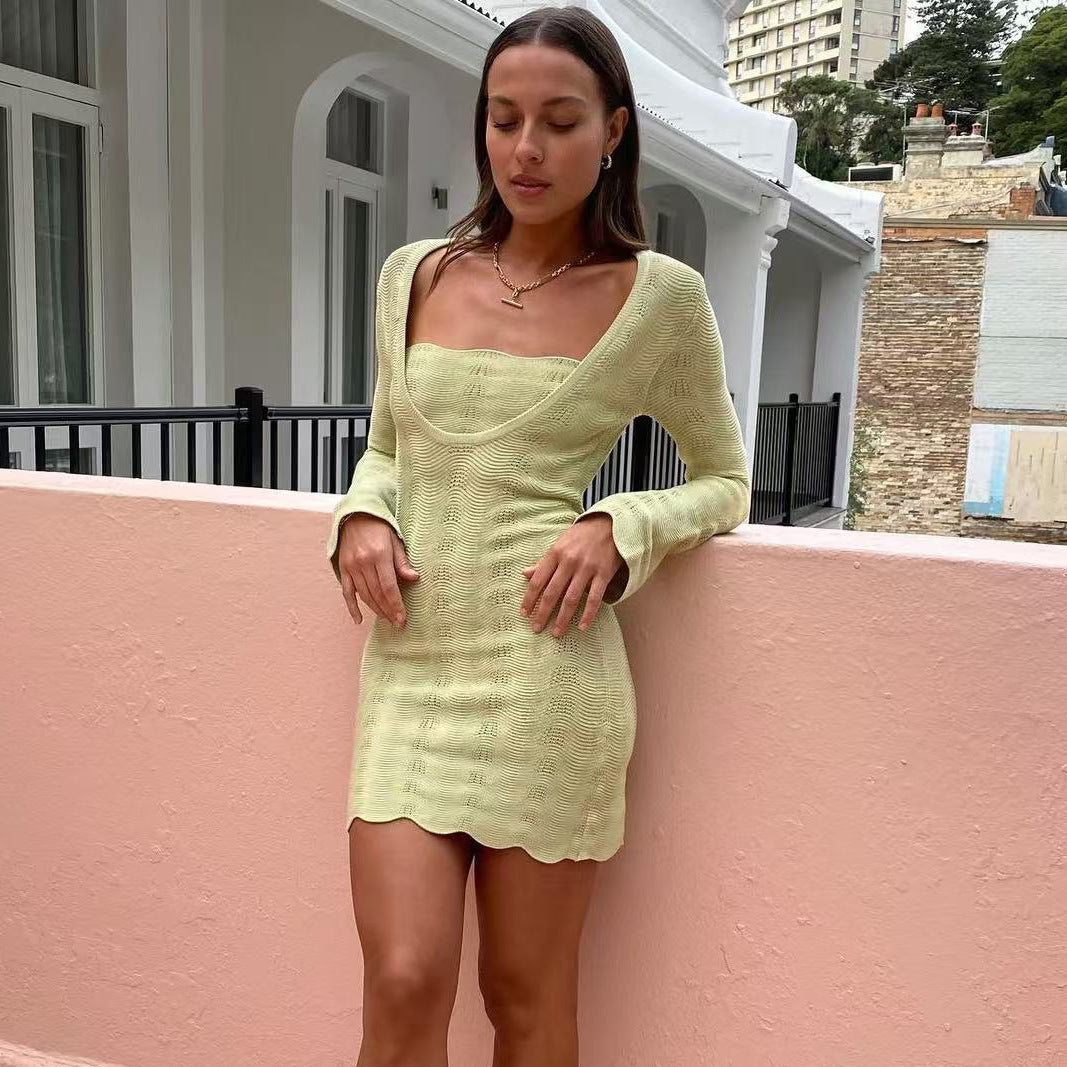Robe en tricot pour femmes avec décolleté en V profond et ourlet en vagues Chic und Stil