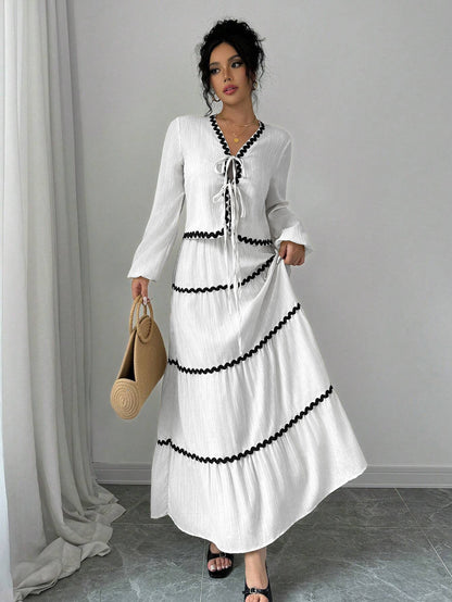Robe maxi pour femmes avec des fronces élégantes et un biais contrastant Chic und Stil
