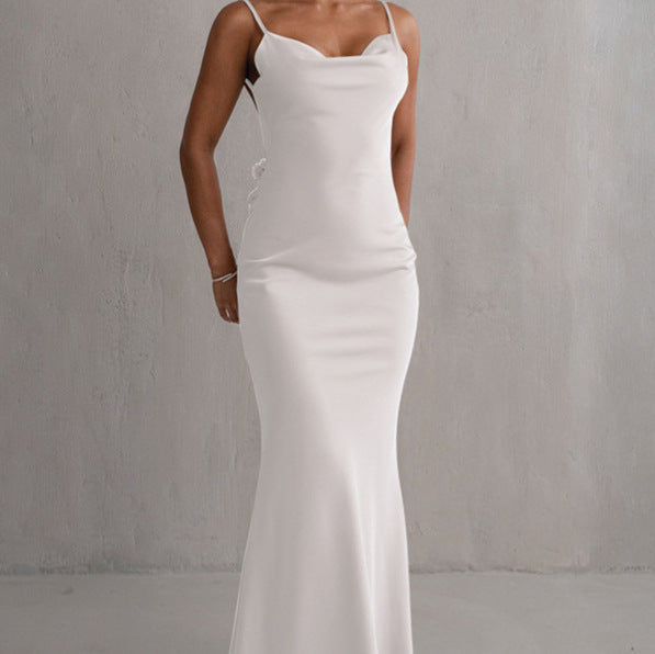 Dames Élégant et ajusté Robe maxi avec décolleté prononcé et applications florales Chic und Stil