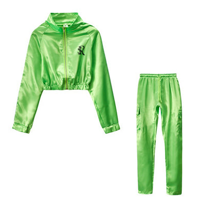 Women's sporty tracksuit set with cropped jacket and jogger pants Chic und Stil