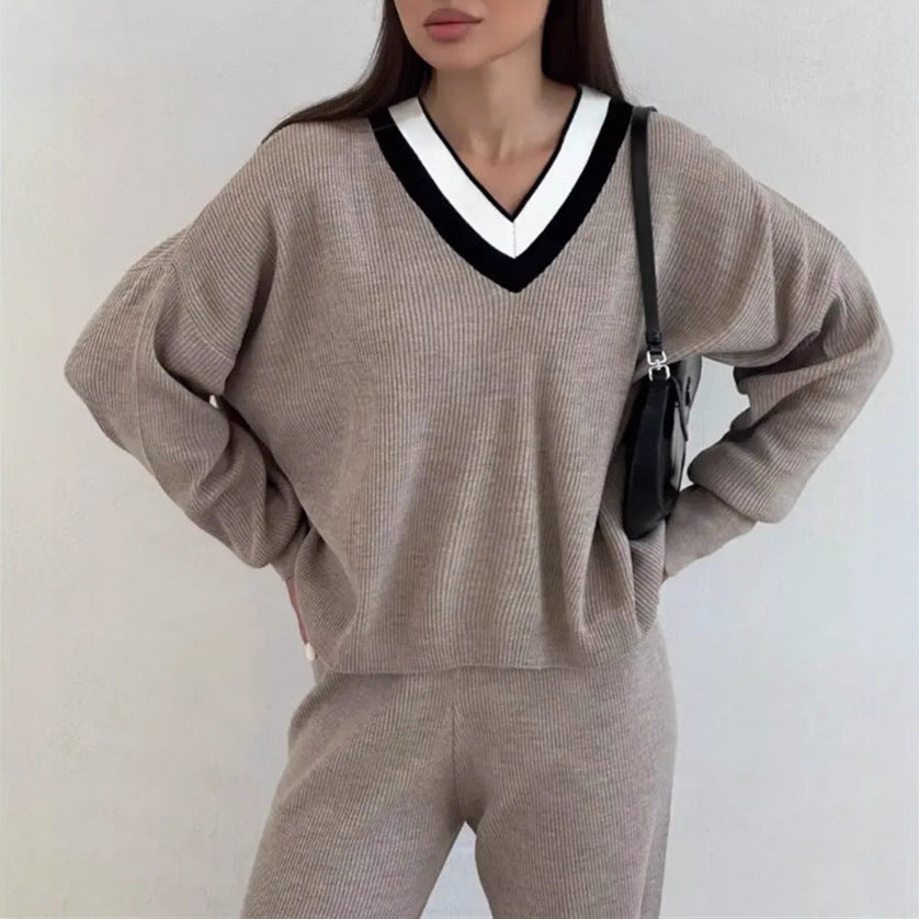 Dames pull confortable à col V avec col rayé Chic und Stil