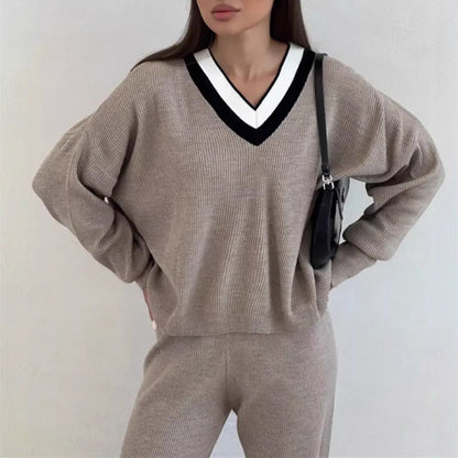 Dames pull confortable à col V avec col rayé Chic und Stil
