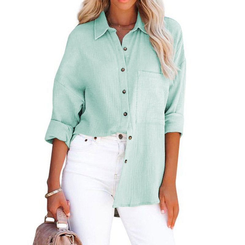 Chemise en chiffon pour femmes avec des manches larges et une poche poitrine pratique Chic und Stil