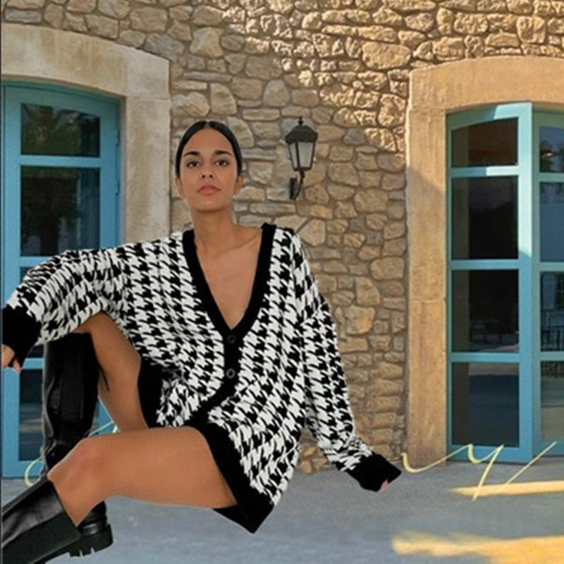 Damen Grosstrickjacke mit modernem Karomuster und großen Knöpfen Chic und Stil