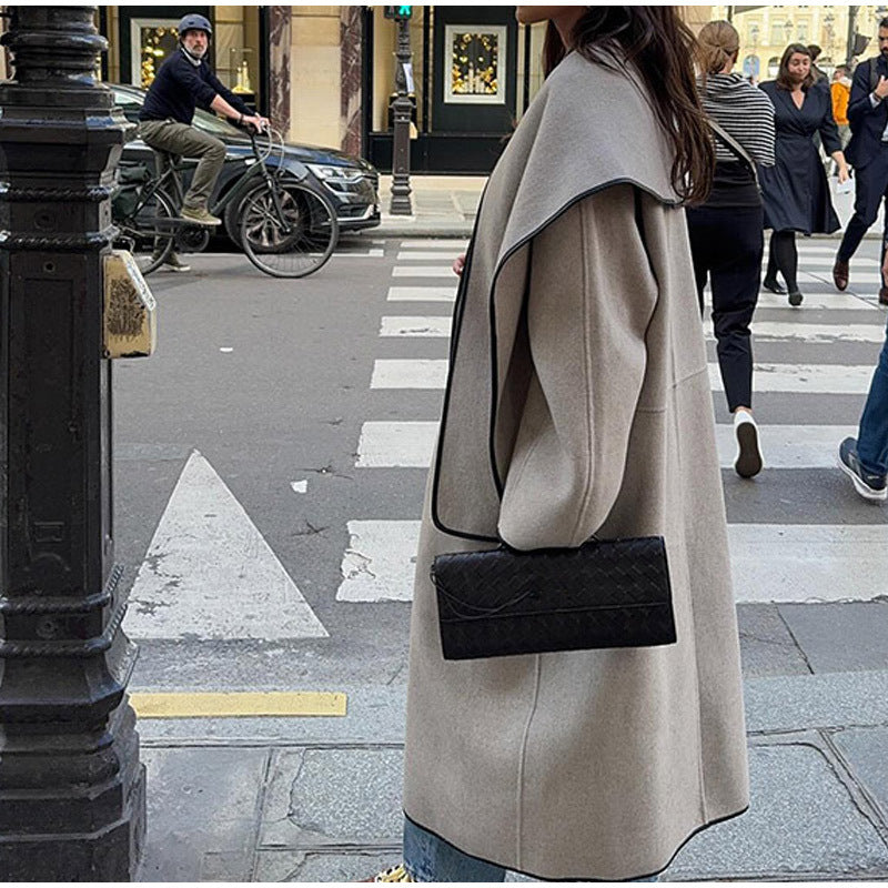 Dames Cape en Laine Oversized avec des accents à la mode Chic und Stil