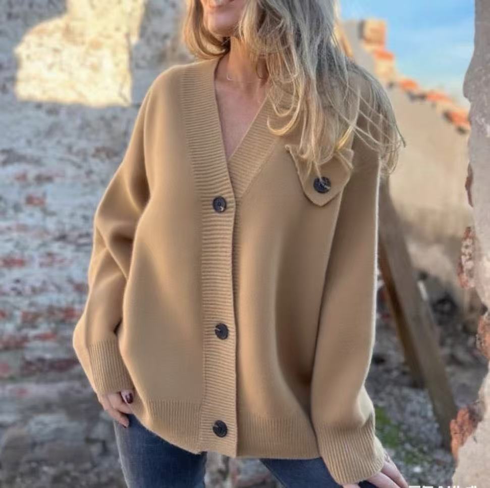 Cardigan en tricot décontracté pour femmes avec coupe asymétrique et détails de boutons Chic und Stil