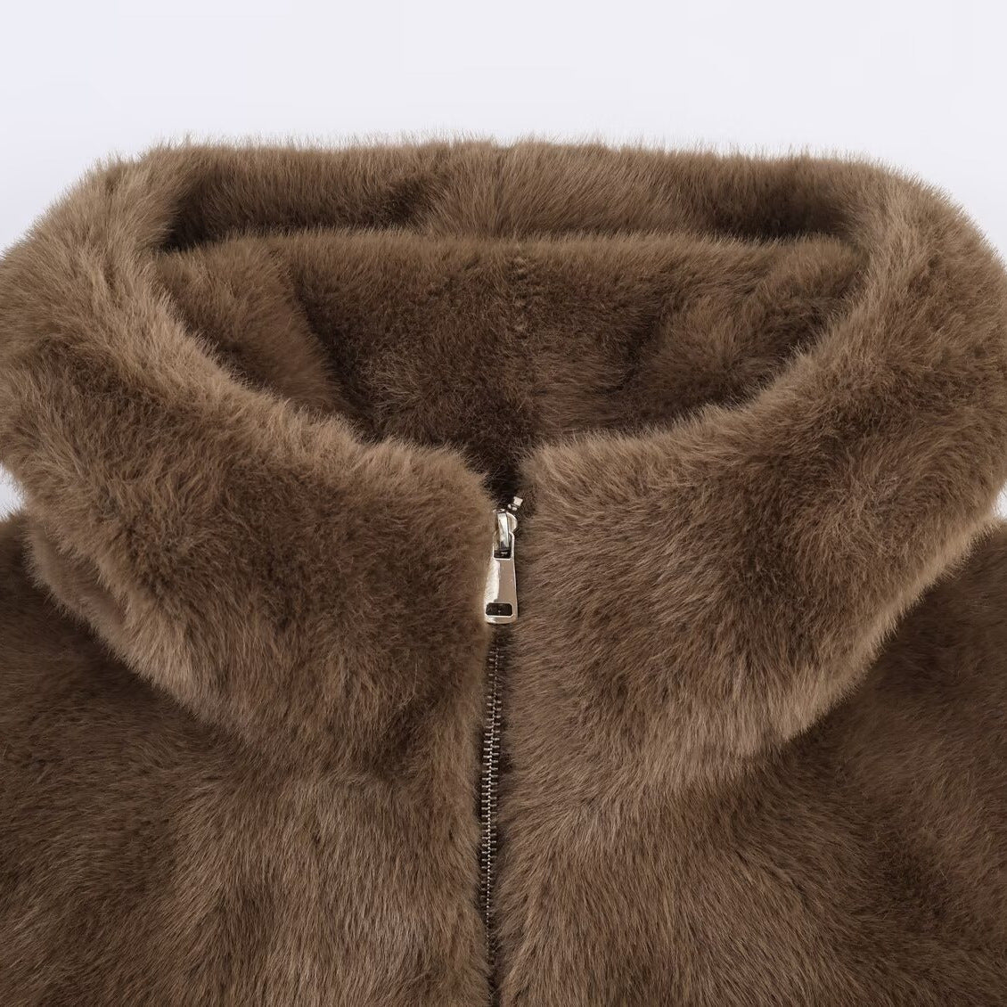 Dames Douillette et luxueuse veste en fausse fourrure avec capuche et poches pratiques Chic und Stil