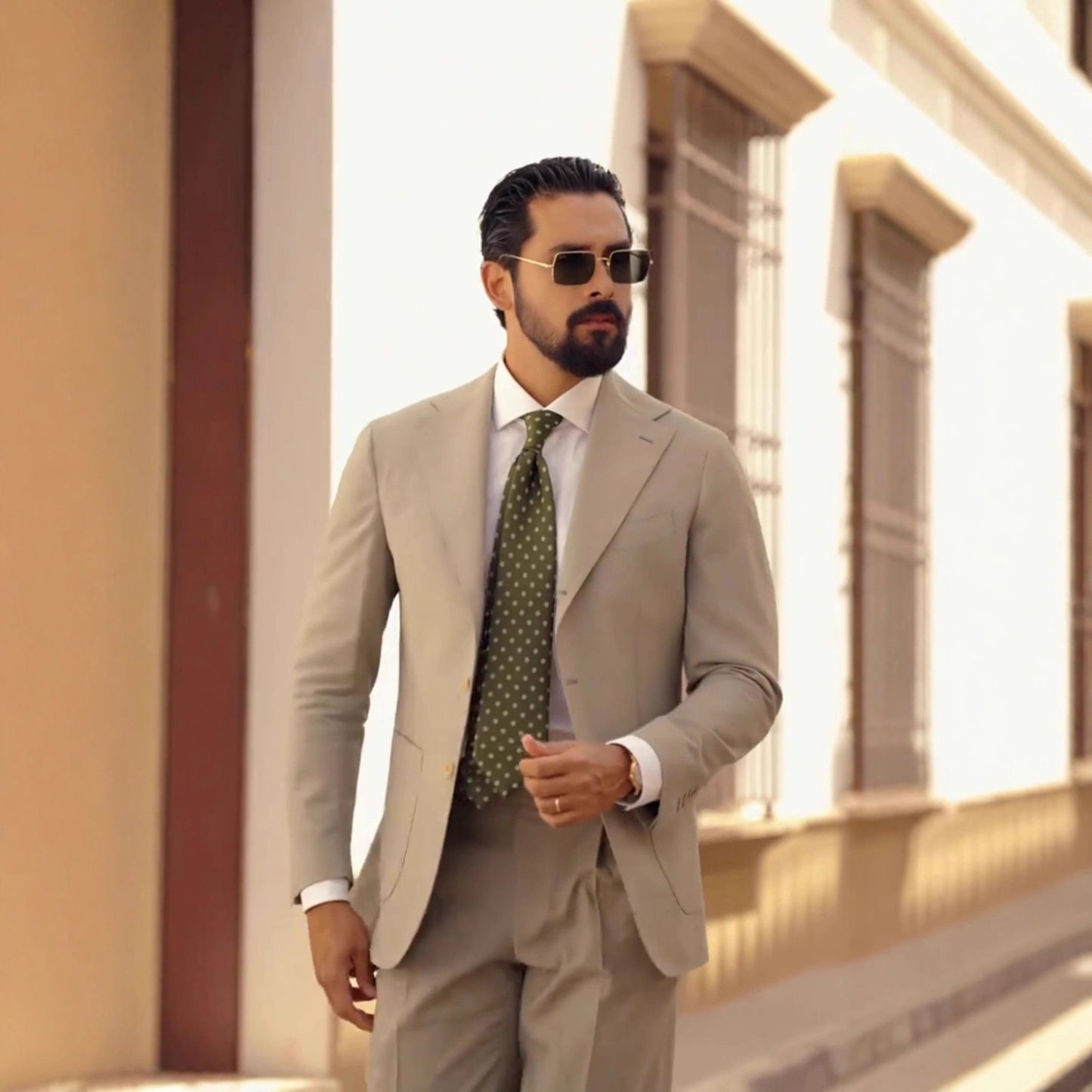 Costume élégant pour hommes au design moderne avec des détails stylés Chic und Stil