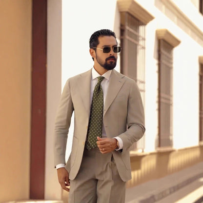 Costume élégant pour hommes au design moderne avec des détails stylés Chic und Stil