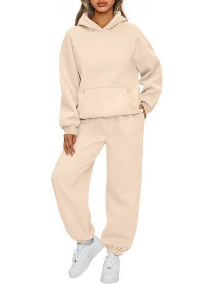 Ladies comfortable tracksuit with practical pockets Chic and Style
