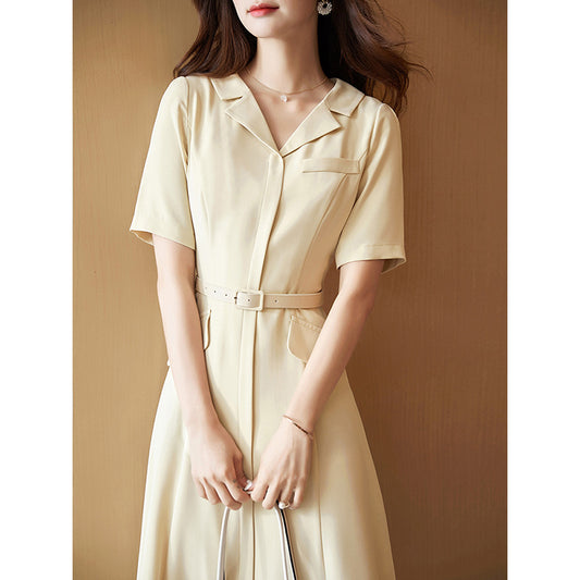 Robe chemise ajustée pour femmes avec taille ceinturée Chic und Stil