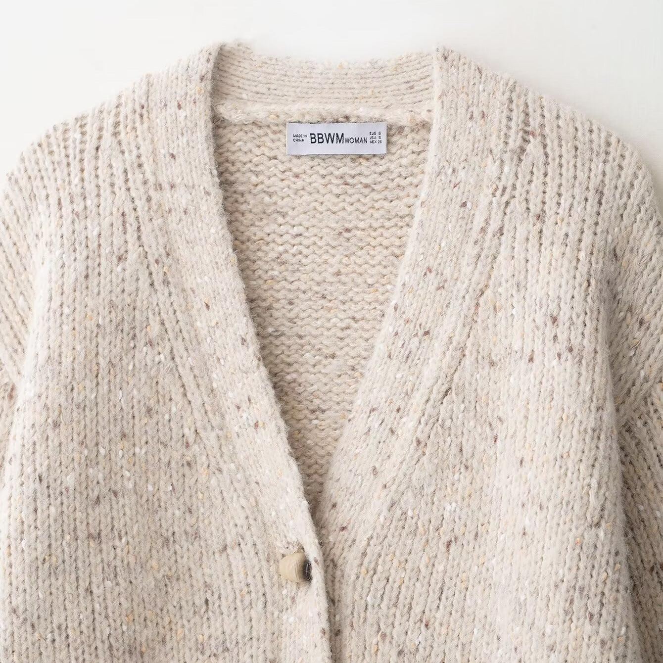 Dames cardigan à la mode avec décolleté en V profond et poches pratiques Chic und Stil
