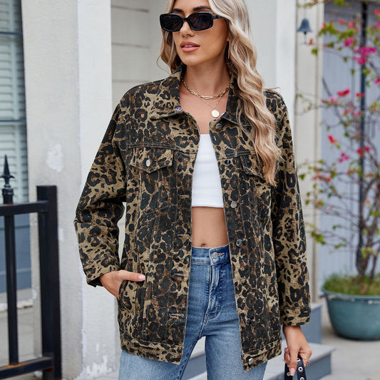 Veste en denim pour femmes au design léopard tendance avec une coupe décontractée Chic und Stil