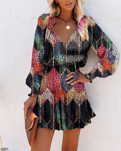Dames Robe mini ludique avec motif coloré et détails volantés Chic und Stil