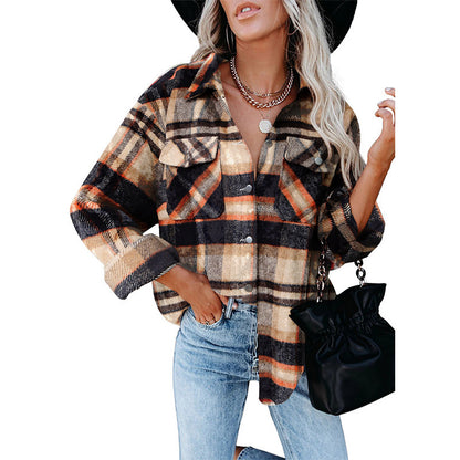 Chemise en flanelle surdimensionnée pour femmes avec motif à carreaux et détails de boutons Chic und Stil