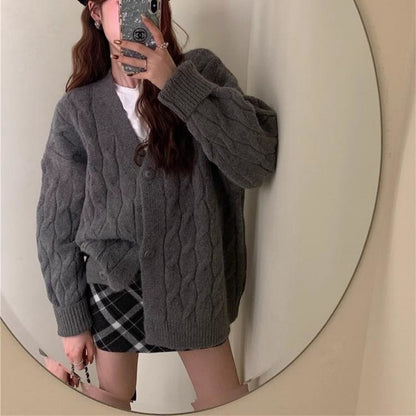 Dames grosse tricot cardigan avec un élégant motif en torsades et des détails de boutons confortables Chic und Stil