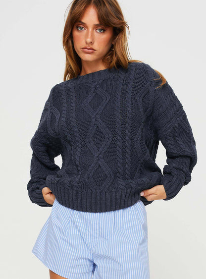 Pull femme en grosse maille avec des manches volumineuses et un motif torsadé classique Chic und Stil