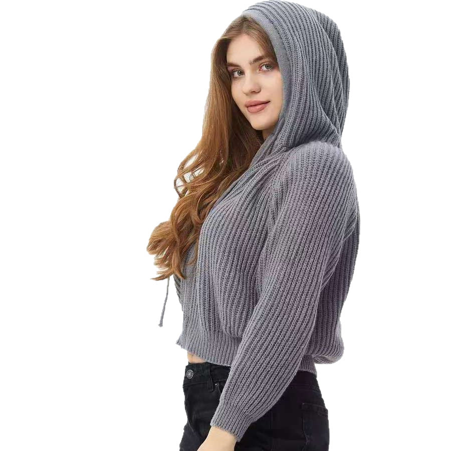 Sweat à capuche court pour femmes en matériau en tricot côtelé doux avec des cordons pratiques Chic & Stil
