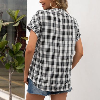 Blouse à manches courtes à carreaux pour femmes avec décolleté en V moderne et coupe décontractée Chic und Stil