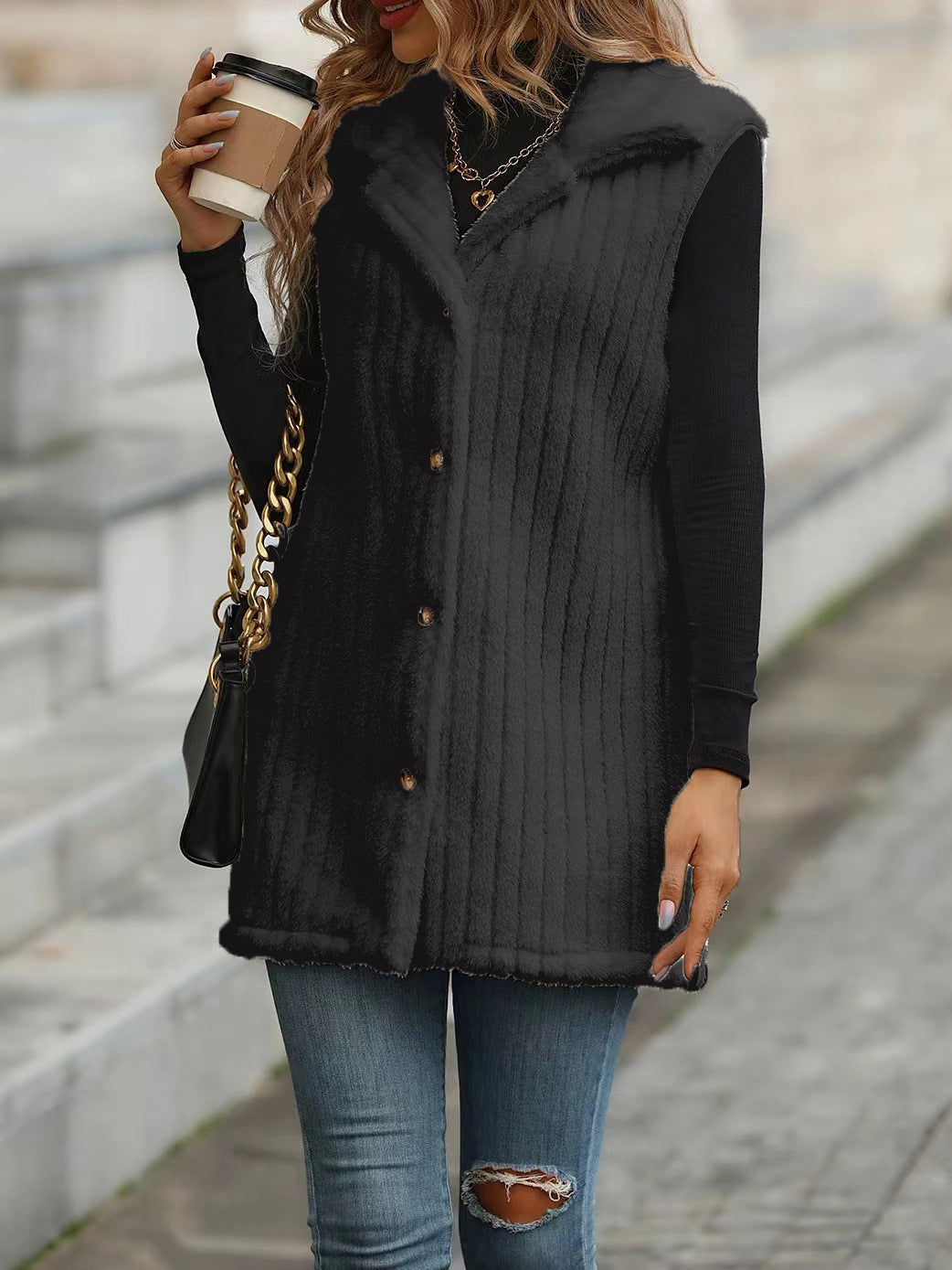 Dames Gilet douillet à manches longues avec patte de boutonnage et design structuré Chic und Stil