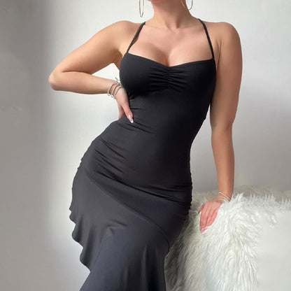 Robe longue à manches longues attrayante pour femmes avec un design sans bretelles et un ourlet fluide Chic & Stil