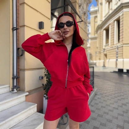 Ensemble de veste à capuche tendance pour femmes et shorts Chic und Stil