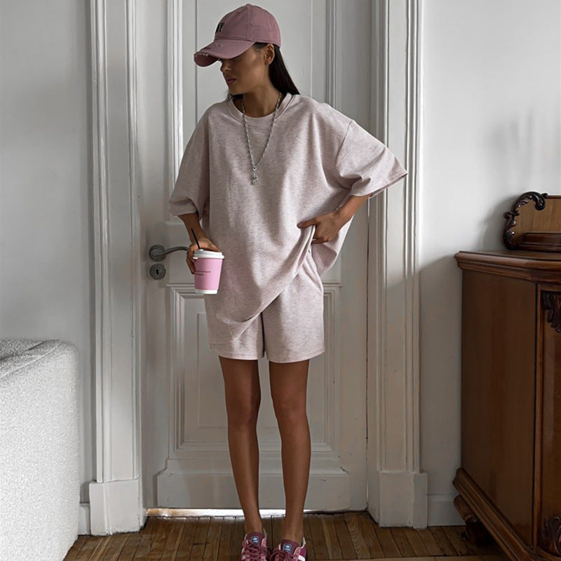 Casual lounge set for women with oversized t-shirt and shorts Chic und Stil