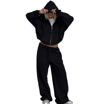 Ladies oversized casual hoodie and comfortable jogging pants with chic and stylish details