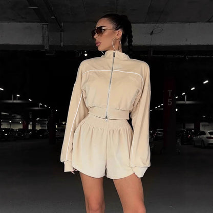 Ensemble de lounge décontracté pour femmes avec haut ample et shorts Chic und Stil