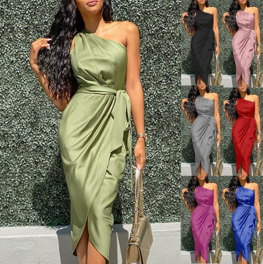 Robe enveloppante élégante pour femmes avec coupe asymétrique et ceinture à la taille Chic und Stil