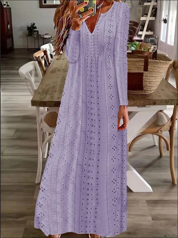 Robe maxi pour dames avec un motif en dentelle délicate et décolleté en V Chic und Stil